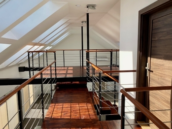 Prostorný a světlý RD Praha východ - Prodej domu 200 m², Pětihosty