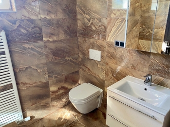 Prostorný a světlý RD Praha východ - Prodej domu 200 m², Pětihosty