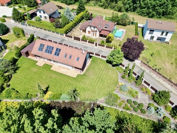 Prostorný a světlý RD Praha východ - Prodej domu 200 m², Pětihosty