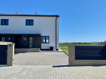 Parkovací stání - Pronájem domu 123 m², Mukařov