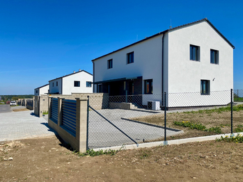 Okraj zástavby - Pronájem domu 123 m², Mukařov