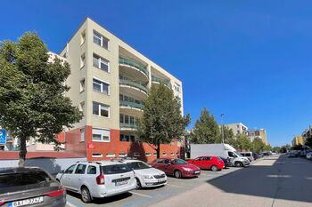 Pronájem garážového stání 18 m², Praha 5 - Hlubočepy