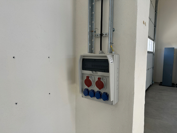 Pronájem výrobních prostor 451 m², Slavkov u Brna