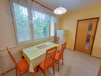 jídelna - Pronájem bytu 3+1 v osobním vlastnictví 83 m², Třeboň