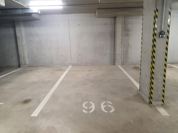 Pronájem garážového stání 13 m², Brno