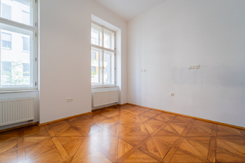 První pokoj - Prodej v osobním vlastnictví, Praha 2 - Vinohrady