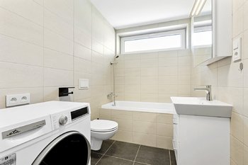 koupelna s WC - Pronájem bytu 2+kk v osobním vlastnictví 63 m², Litomyšl