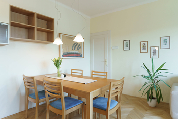 jídelní stůl - Prodej bytu 4+kk v osobním vlastnictví 108 m², Praha 5 - Radlice
