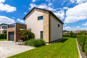 Pronájem domu 200 m², Veleň