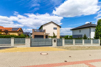 Pronájem domu 200 m², Veleň