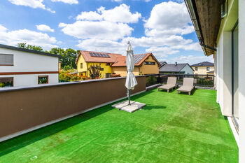 Pronájem domu 200 m², Veleň
