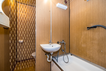 Koupelna s toaletou - Prodej bytu 2+kk v družstevním vlastnictví 49 m², Teplice