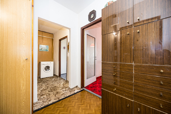 Chodby a vstupy do místností - Prodej bytu 2+kk v družstevním vlastnictví 49 m², Teplice
