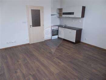 byt Rousínov - Pronájem bytu 1+kk v osobním vlastnictví 30 m², Rousínov