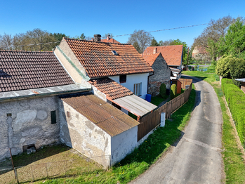 pohled na dům - Prodej chaty / chalupy 35 m², Zalešany