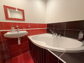 koupelna - Pronájem bytu 3+kk v osobním vlastnictví 57 m², Praha 4 - Modřany