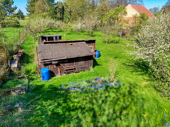 pohled na kůlnu - Prodej pozemku 816 m², Zalešany