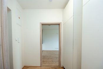 Předsíň - Pronájem bytu 2+kk v osobním vlastnictví 42 m², Praha 8 - Ďáblice