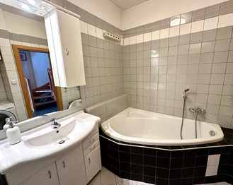 Prodej bytu 4+kk v osobním vlastnictví 109 m², Dolní Břežany