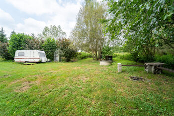Prodej pozemku 2100 m², Vlastějovice