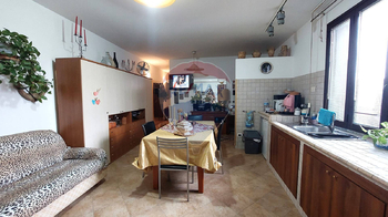 Prodej domu 420 m², Tollo