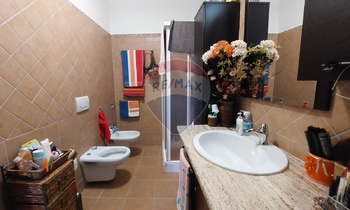 Prodej domu 420 m², Tollo