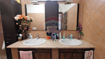 Prodej domu 420 m², Tollo