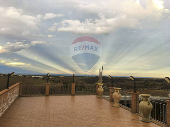 Prodej domu 420 m², Tollo