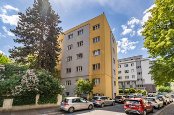Prodej bytu 2+kk v osobním vlastnictví 45 m², Praha 6 - Břevnov