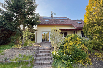 Dům, pohled ze zahrady - Prodej domu 172 m², Štěchovice