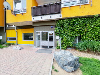 Prodej bytu 2+kk v osobním vlastnictví 58 m², Praha 9 - Vysočany