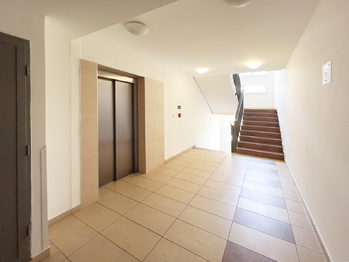 Prodej bytu 2+kk v osobním vlastnictví 58 m², Praha 9 - Vysočany
