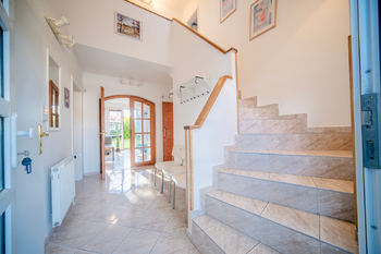 Prodej domu 190 m², Statenice