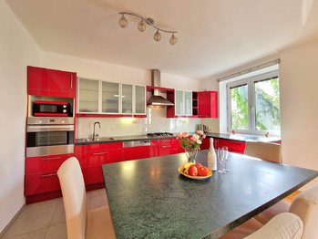 Prodej bytu 3+kk v osobním vlastnictví 78 m², Praha 4 - Michle