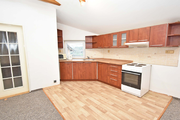 Obývací pokoj s kuchyňským a jídelním koutem. - Pronájem bytu 3+kk v osobním vlastnictví 44 m², Libiš