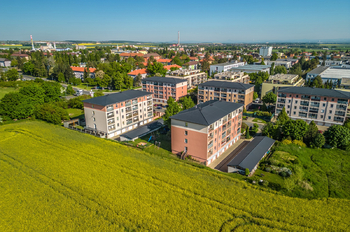 Dron - pohled boční - Prodej bytu 4+kk v osobním vlastnictví 90 m², Praha 9 - Čakovice