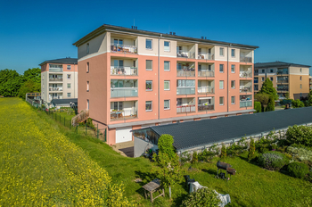 Pohled na dům - Prodej bytu 4+kk v osobním vlastnictví 90 m², Praha 9 - Čakovice