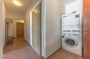 Zádveří - Prodej bytu 4+kk v osobním vlastnictví 90 m², Praha 9 - Čakovice