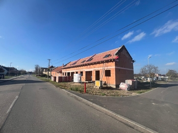 Listopad 2025 - finalizace střechy - Prodej domu 132 m², Vlasatice