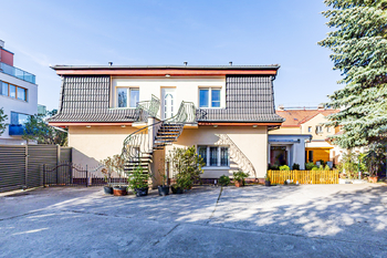 Prodej domu 283 m², Praha 8 - Kobylisy
