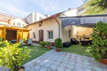 Prodej domu 283 m², Praha 8 - Kobylisy