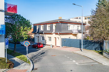 Prodej domu 283 m², Praha 8 - Kobylisy