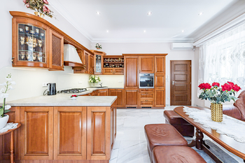 Prodej domu 283 m², Praha 8 - Kobylisy