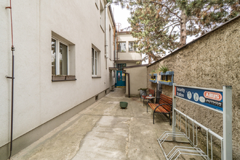 Prodej obchodních prostor 591 m², Praha 10 - Strašnice