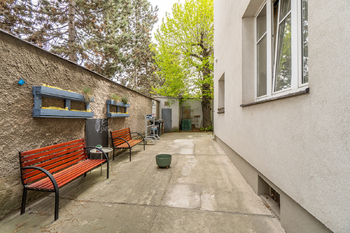 Prodej obchodních prostor 591 m², Praha 10 - Strašnice