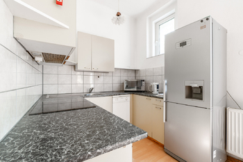 Prodej obchodních prostor 591 m², Praha 10 - Strašnice