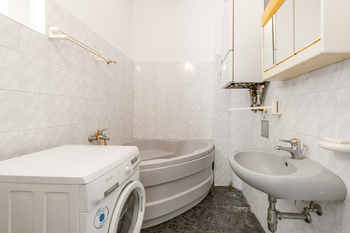 Prodej obchodních prostor 591 m², Praha 10 - Strašnice