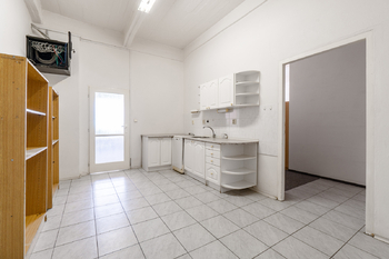 Prodej obchodních prostor 591 m², Praha 10 - Strašnice