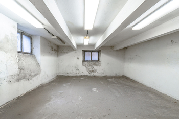 Prodej obchodních prostor 591 m², Praha 10 - Strašnice