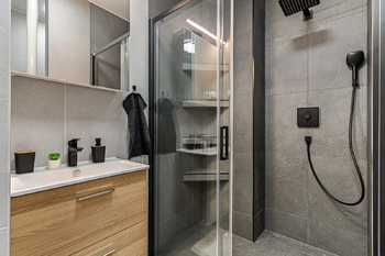 Sprchový kout - Prodej bytu 3+kk v osobním vlastnictví 61 m², Pardubice